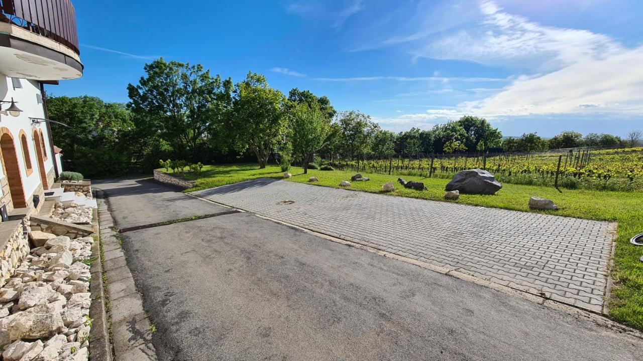 Apartmany Turold Mikulov Bagian luar foto