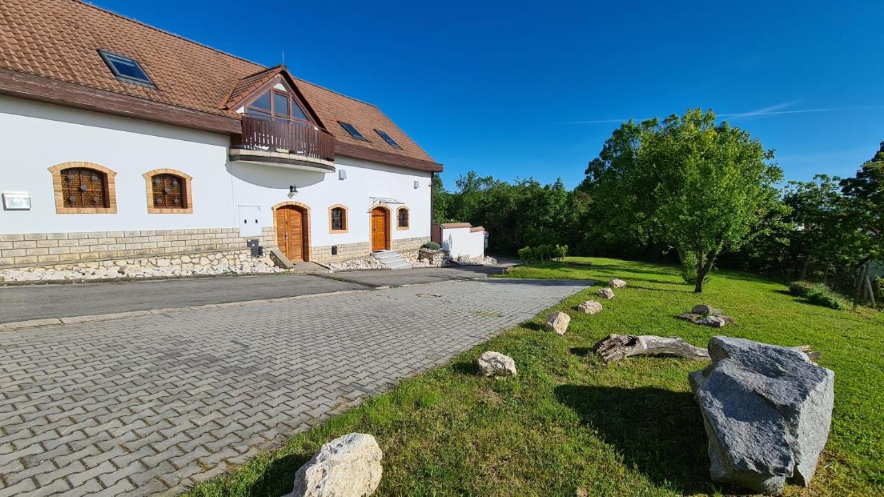 Apartmany Turold Mikulov Bagian luar foto